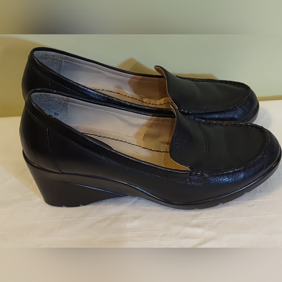 Dockers Black 2 3/4" heels Size 7 - Picture 2 of 9